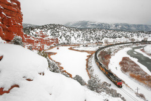 LPL春季赛战火重燃,谁能主宰峡谷战场 LPL春季赛战火重燃,谁能主宰峡谷战场
